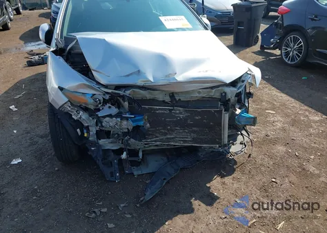 2010 Honda Insight Ex z USA, uszkodzony, nr VIN JHMZE2H77AS037072